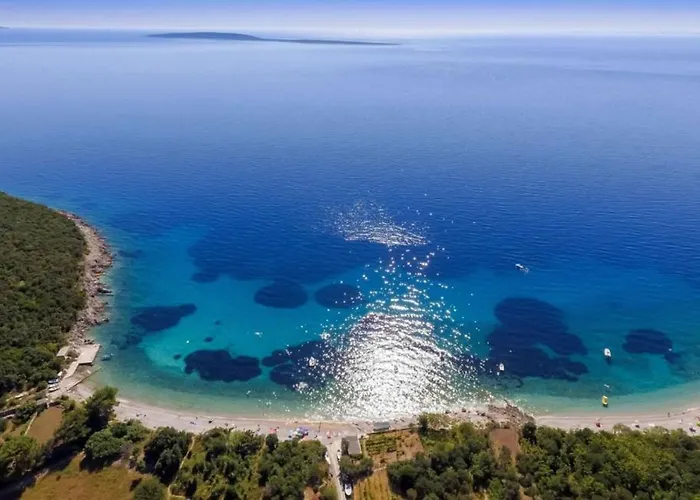 Miholascica 3 In Island By Guide * Cres