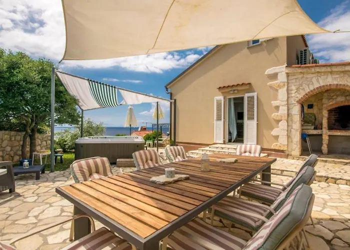 Villa Miholascica 3 In Island By Guide Cres