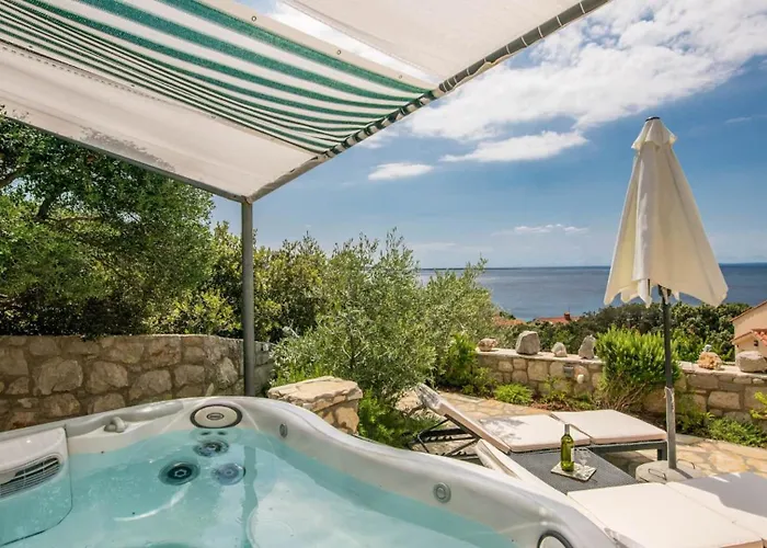 Villa Miholascica 3 In Island By Guide Cres