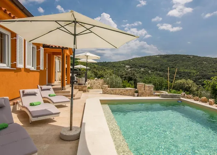 Miholascica 3 In Island By Guide Villa *