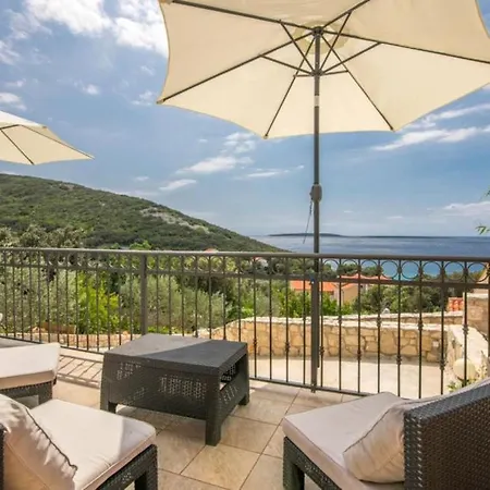 Villa Miholascica 3 In Island By Guide Cres