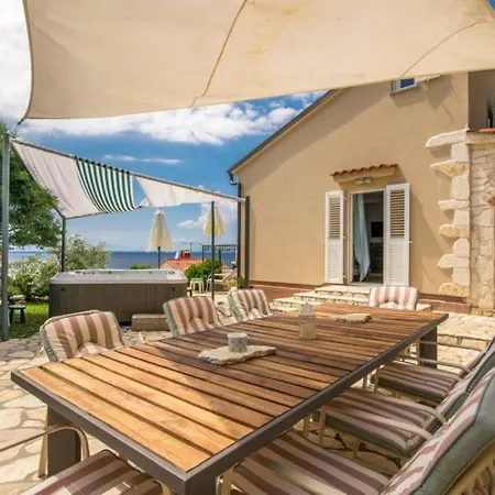 Villa Miholascica 3 In Island By Guide Cres