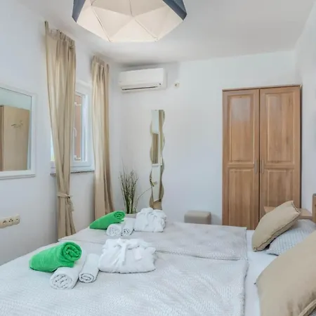 Villa Miholascica 3 In Island By Guide Cres