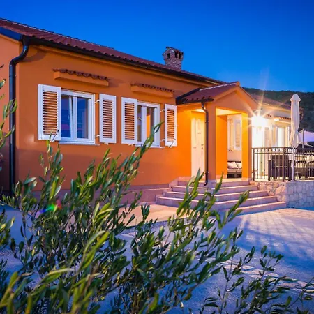 Miholascica 3 In Island By Guide Villa *