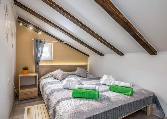 Vila Miholascica 3 In Island By Guide Cres