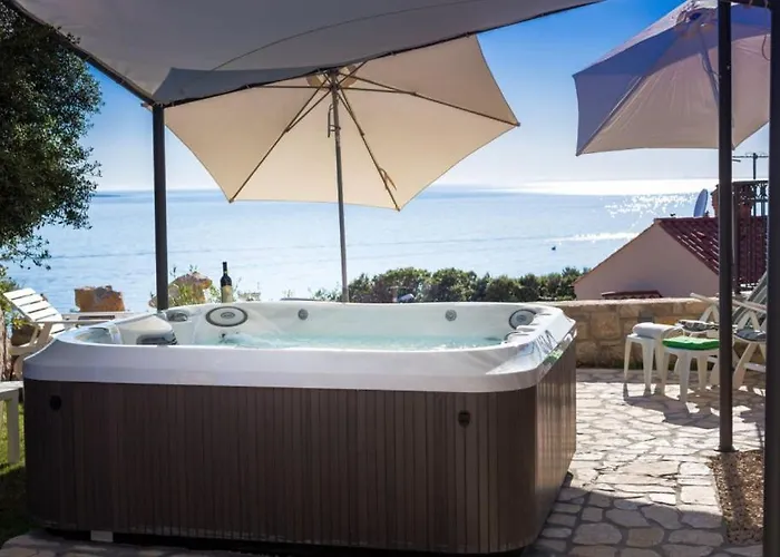 Miholascica 3 In Island By Guide Vila *