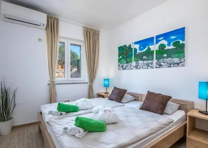 Vila Miholascica 3 In Island By Guide *