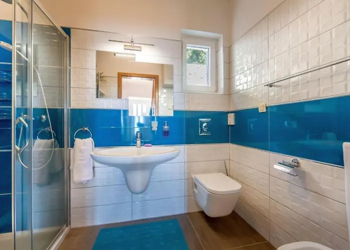 Miholascica 3 In Island By Guide * Cres