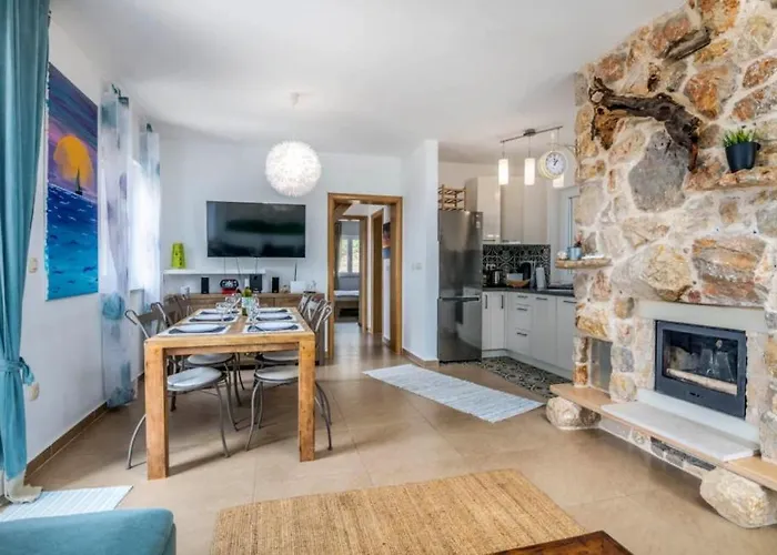 Vila Miholascica 3 In Island By Guide