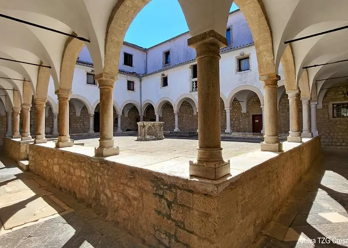 Miholascica 3 In Island By Guide Vila *