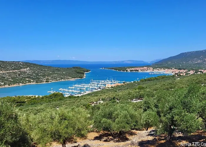Miholascica 3 In Island By Guide * Cres