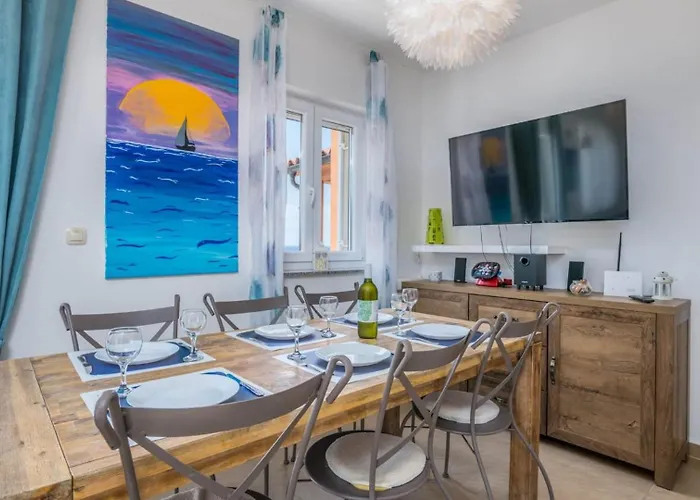 Miholascica 3 In Island By Guide Cres