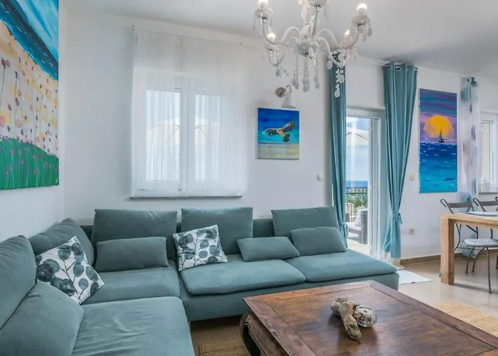 Miholascica 3 In Island By Guide Cres