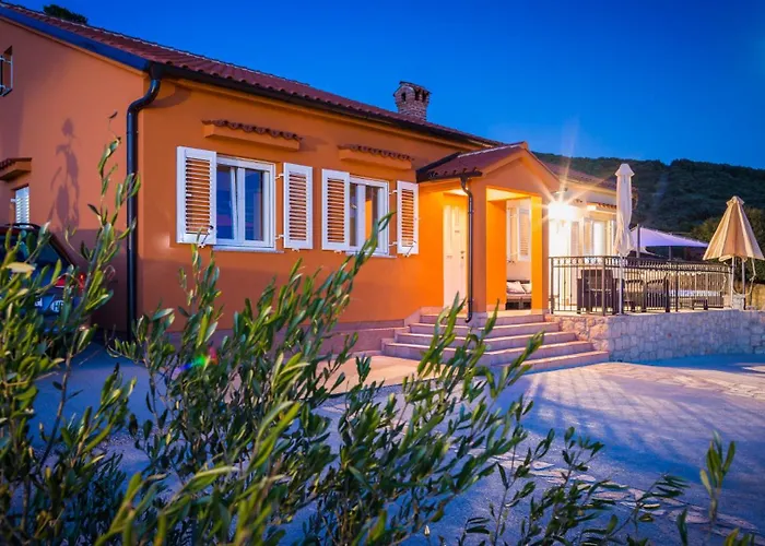 Miholascica 3 In Island By Guide Villa *