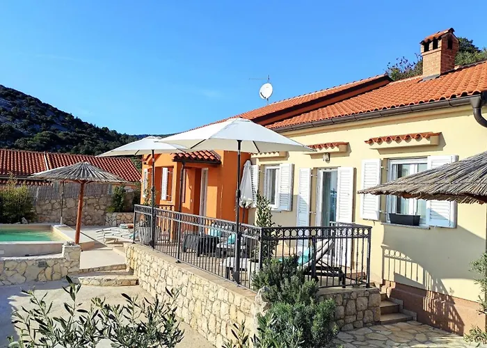Miholascica 3 In Island By Guide Villa