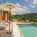 Miholascica 3 In Island By Guide Villa *